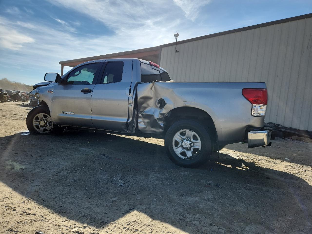 2011 TOYOTA TUNDRA