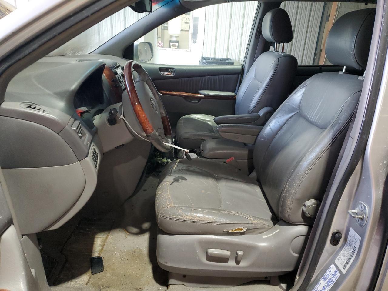 2004 TOYOTA SIENNA