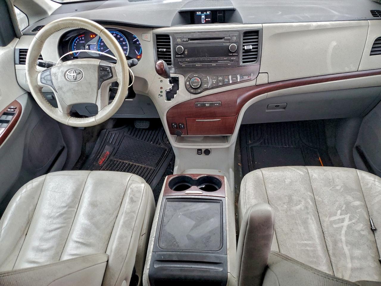 2014 TOYOTA SIENNA