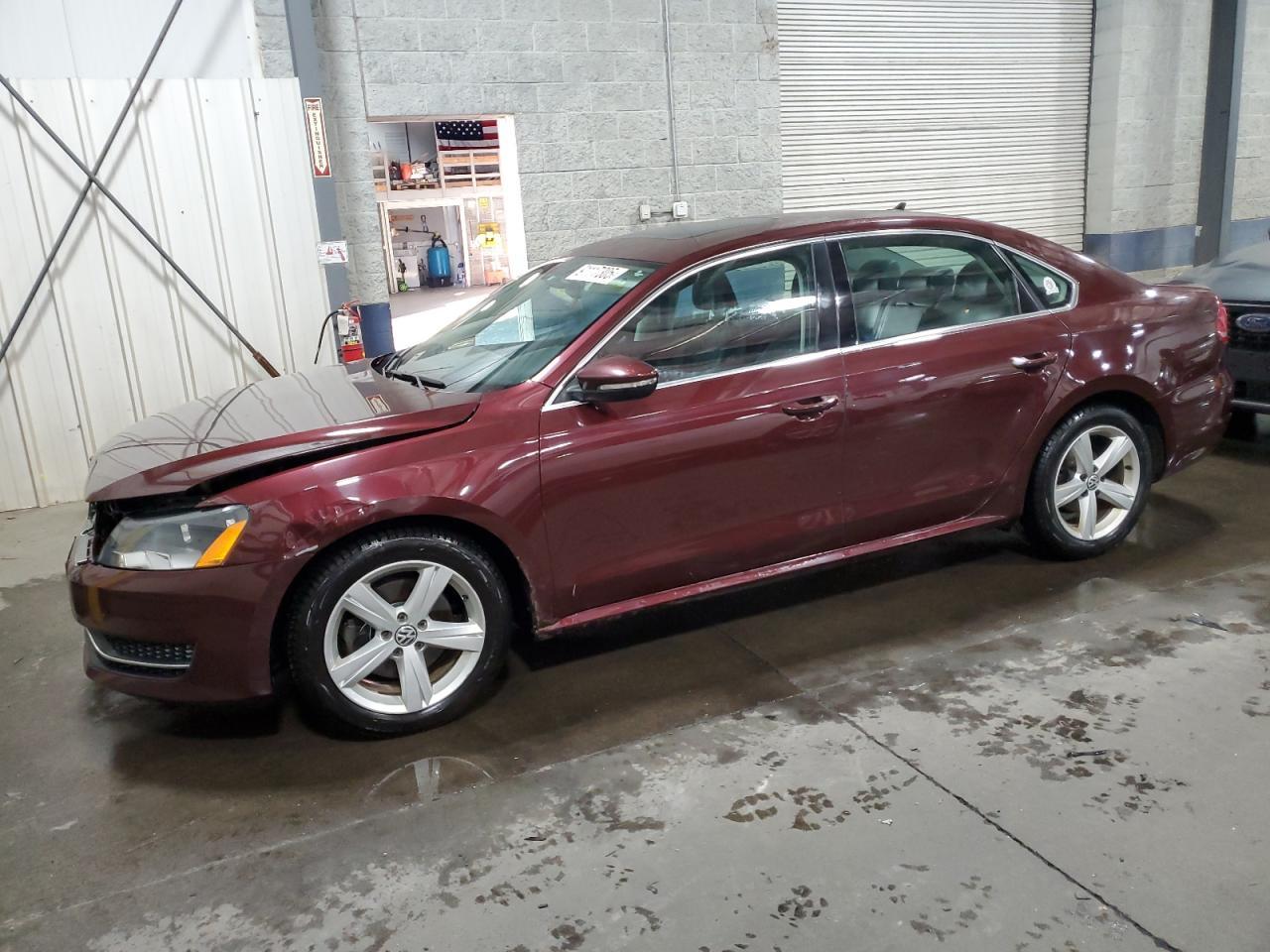 2012 VOLKSWAGEN Passat