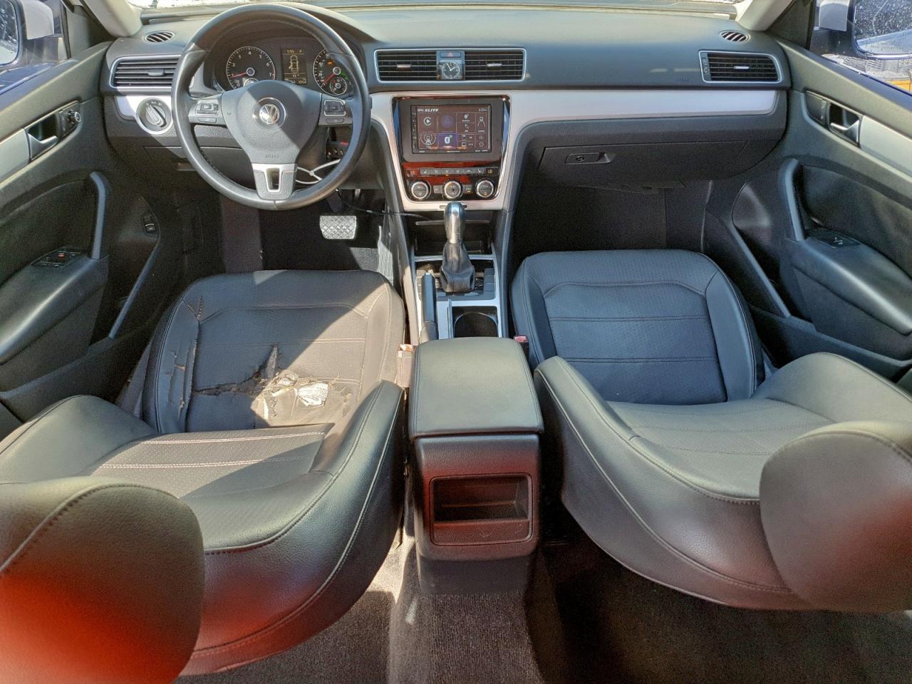 2012 VOLKSWAGEN Passat