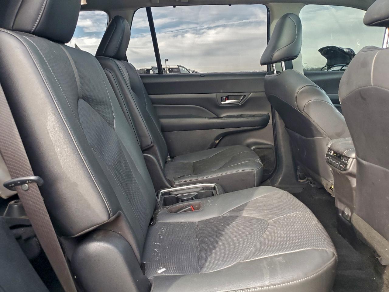 2024 TOYOTA HIGHLANDER