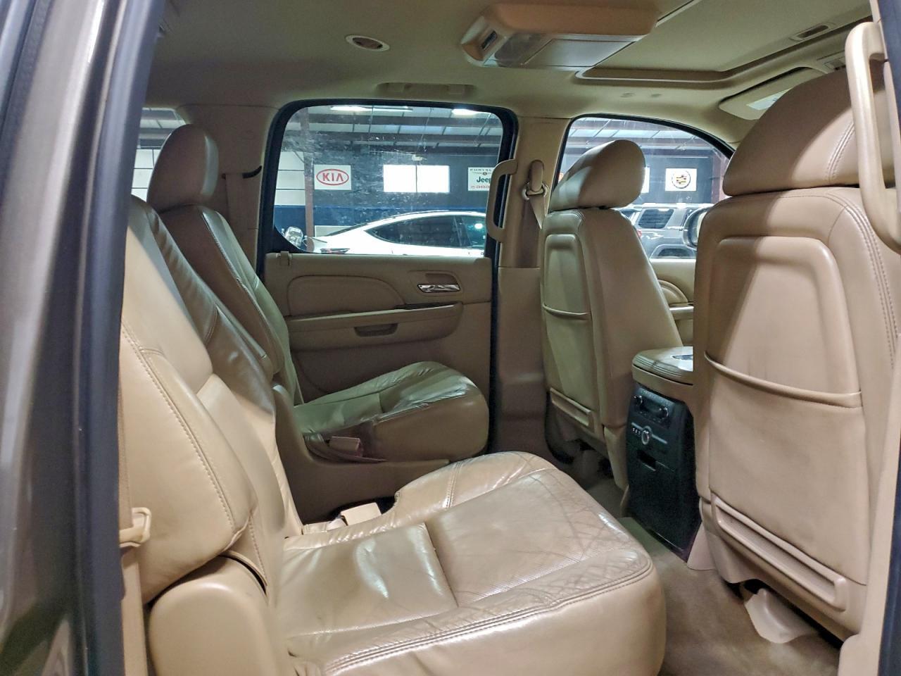 2011 CADILLAC Escalade ESV