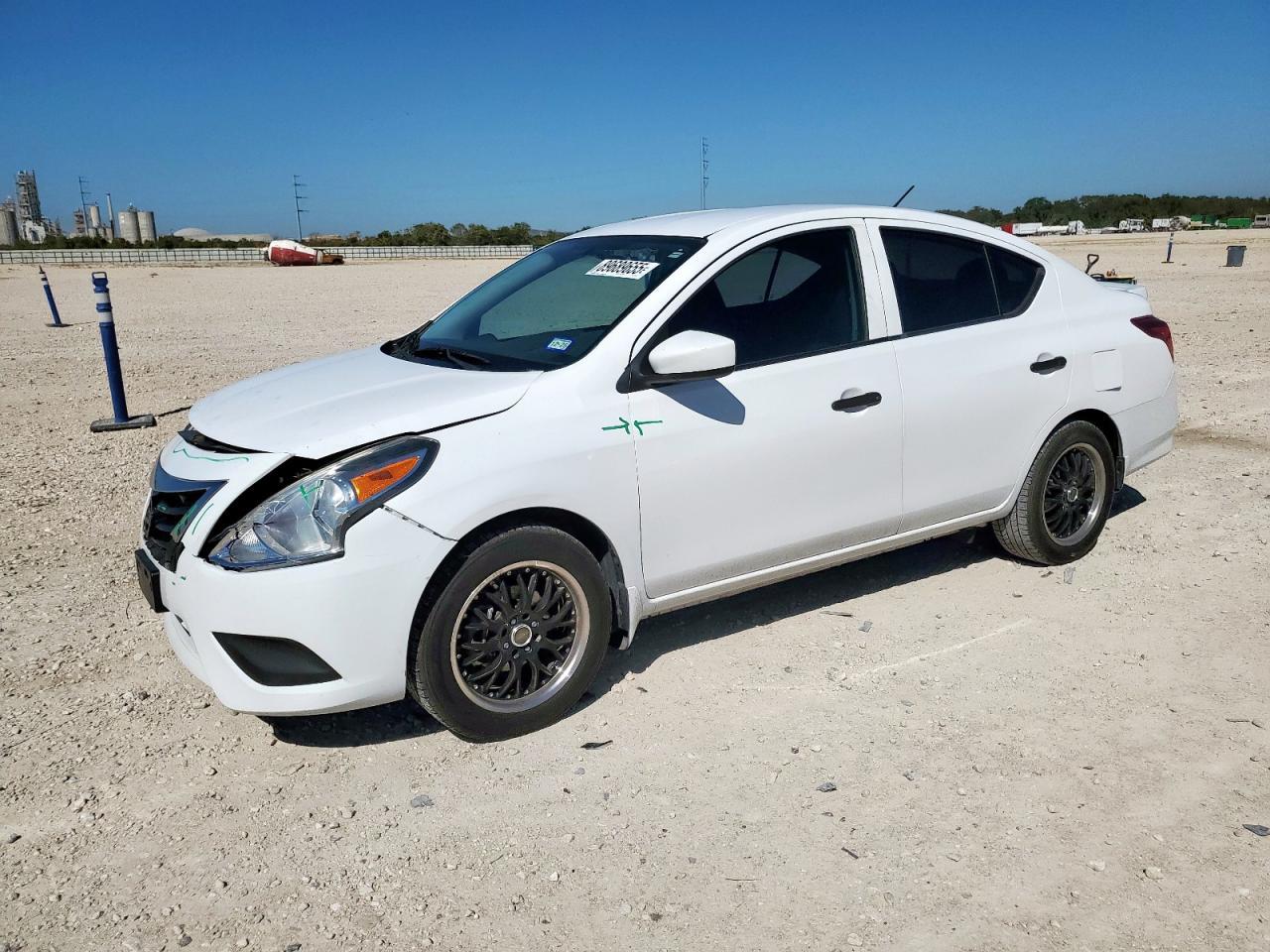 2016 NISSAN VERSA