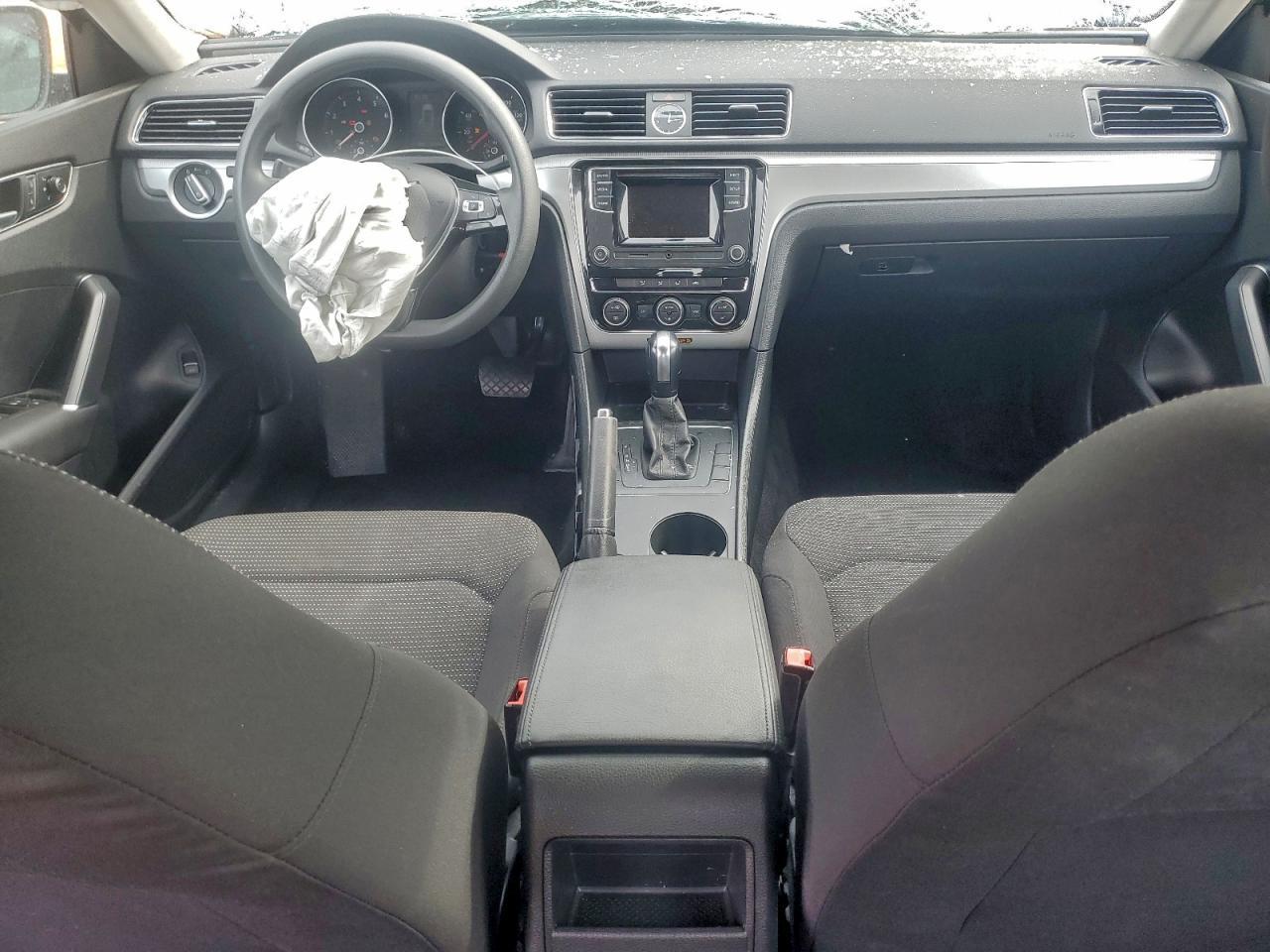 2016 VOLKSWAGEN Passat