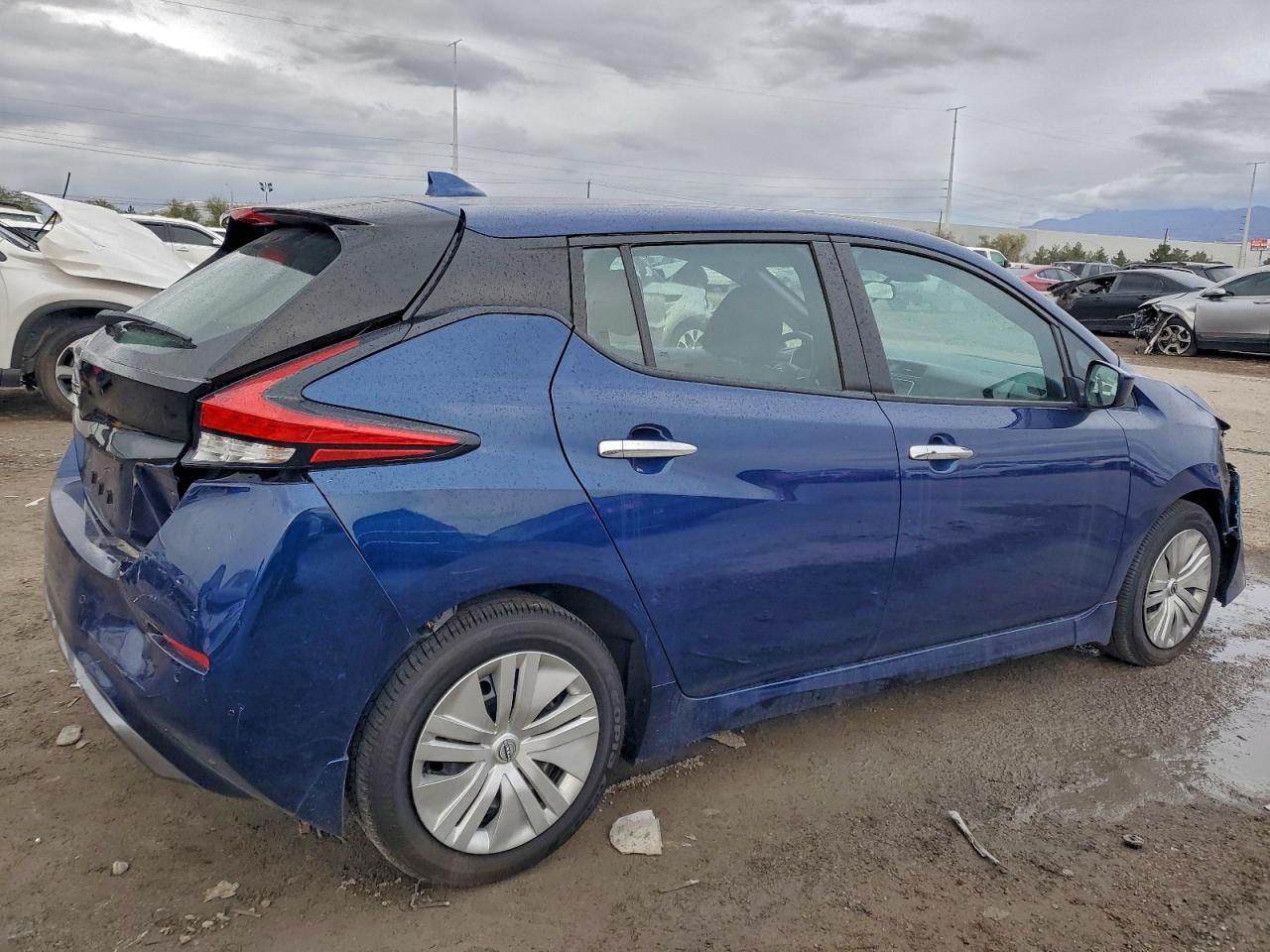 2023 NISSAN LEAF