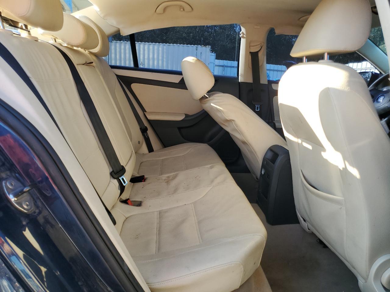 2011 VOLKSWAGEN JETTA