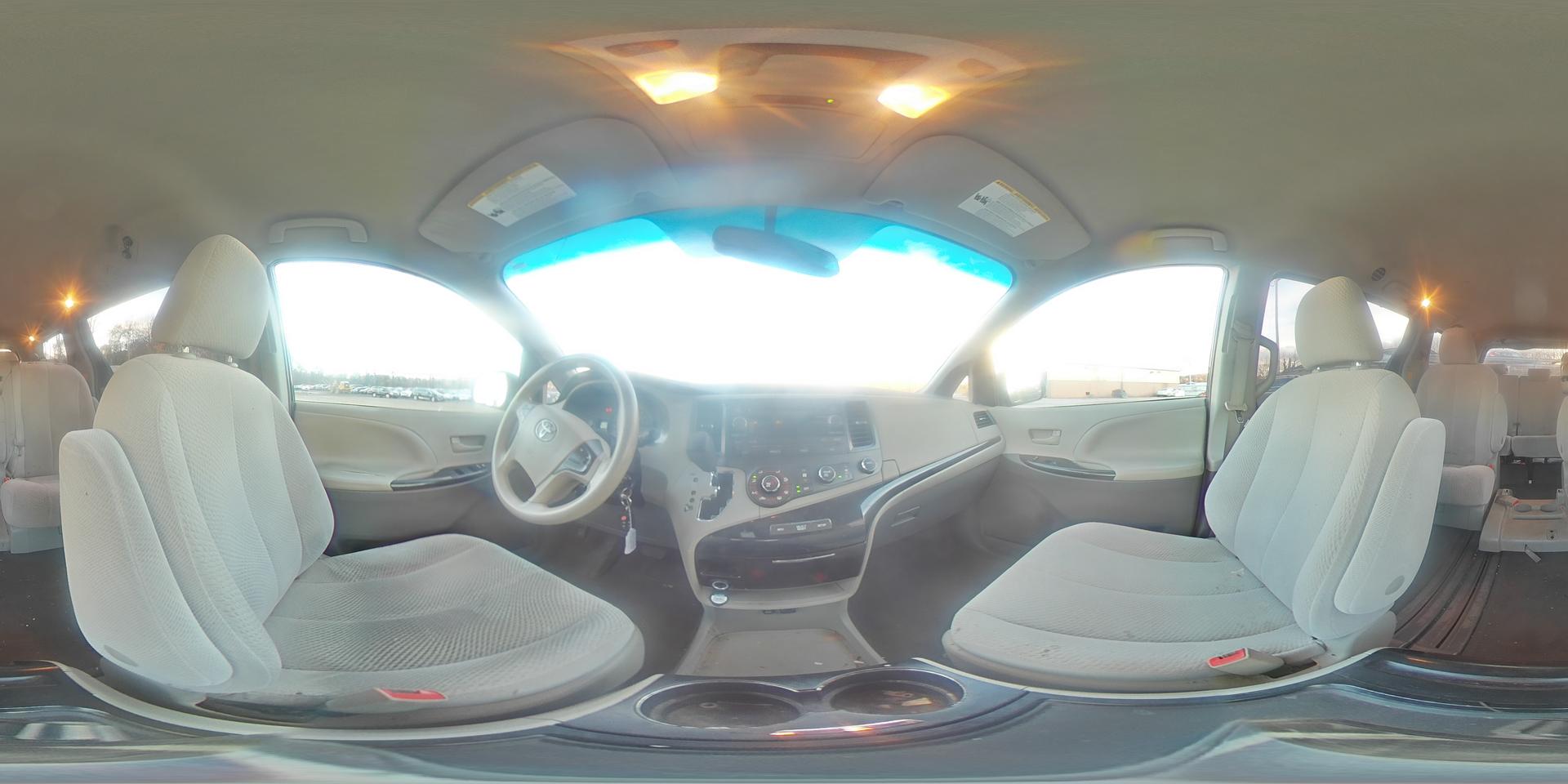 2012 TOYOTA SIENNA