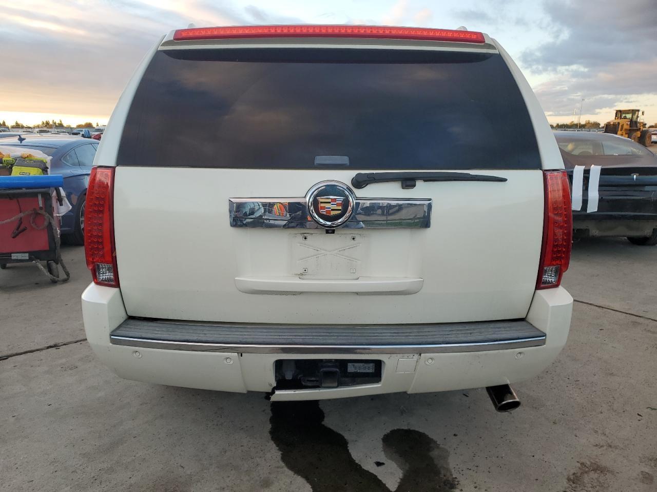 2011 CADILLAC Escalade ESV