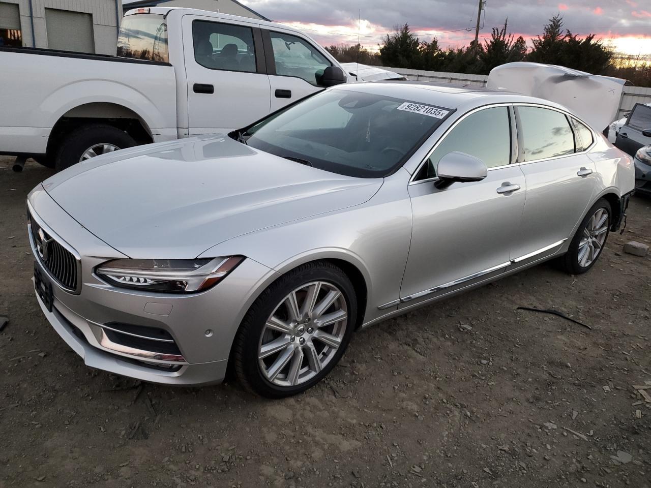 2018 VOLVO S90