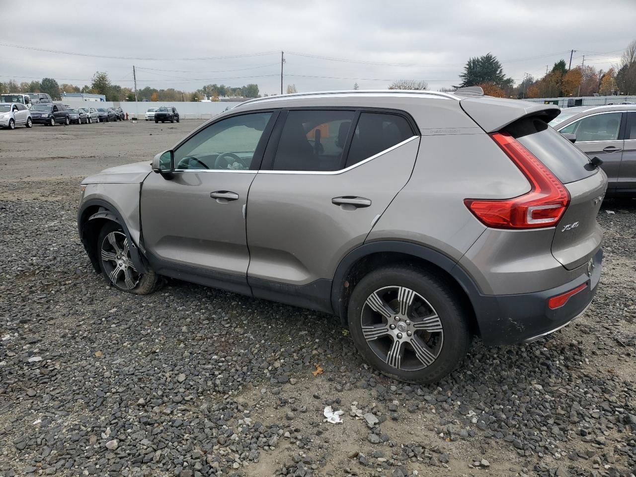 2020 VOLVO XC40