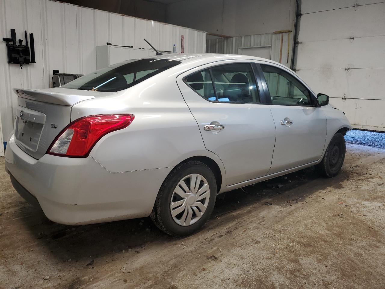 2017 NISSAN VERSA