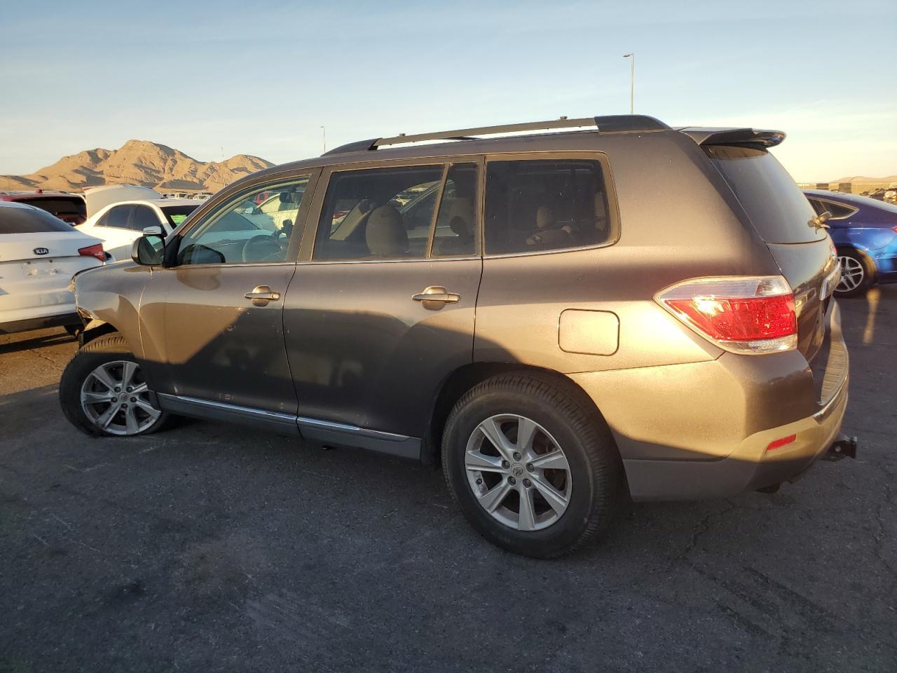 2011 TOYOTA HIGHLANDER