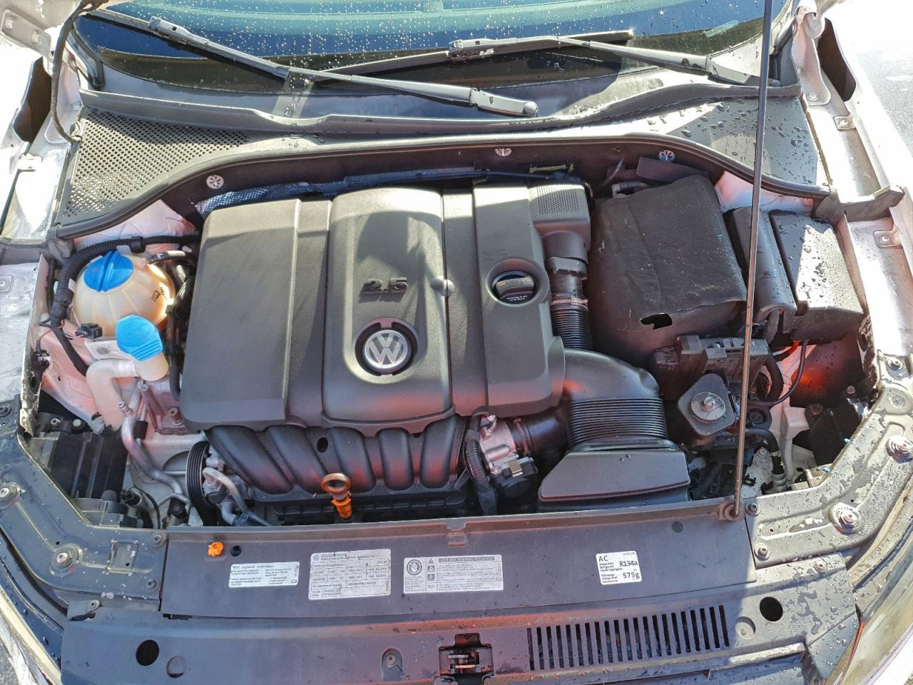 2012 VOLKSWAGEN Passat