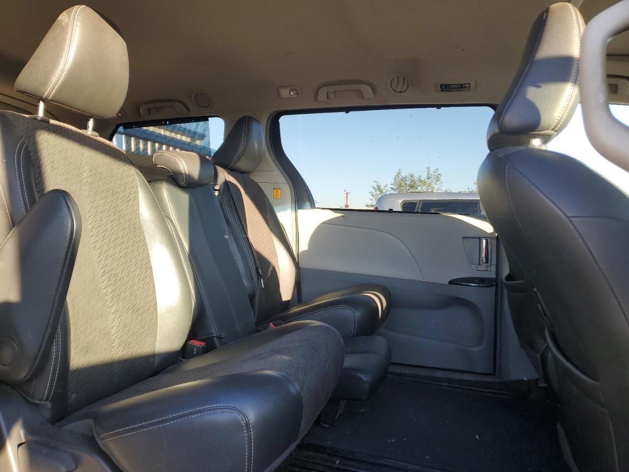 2013 TOYOTA SIENNA