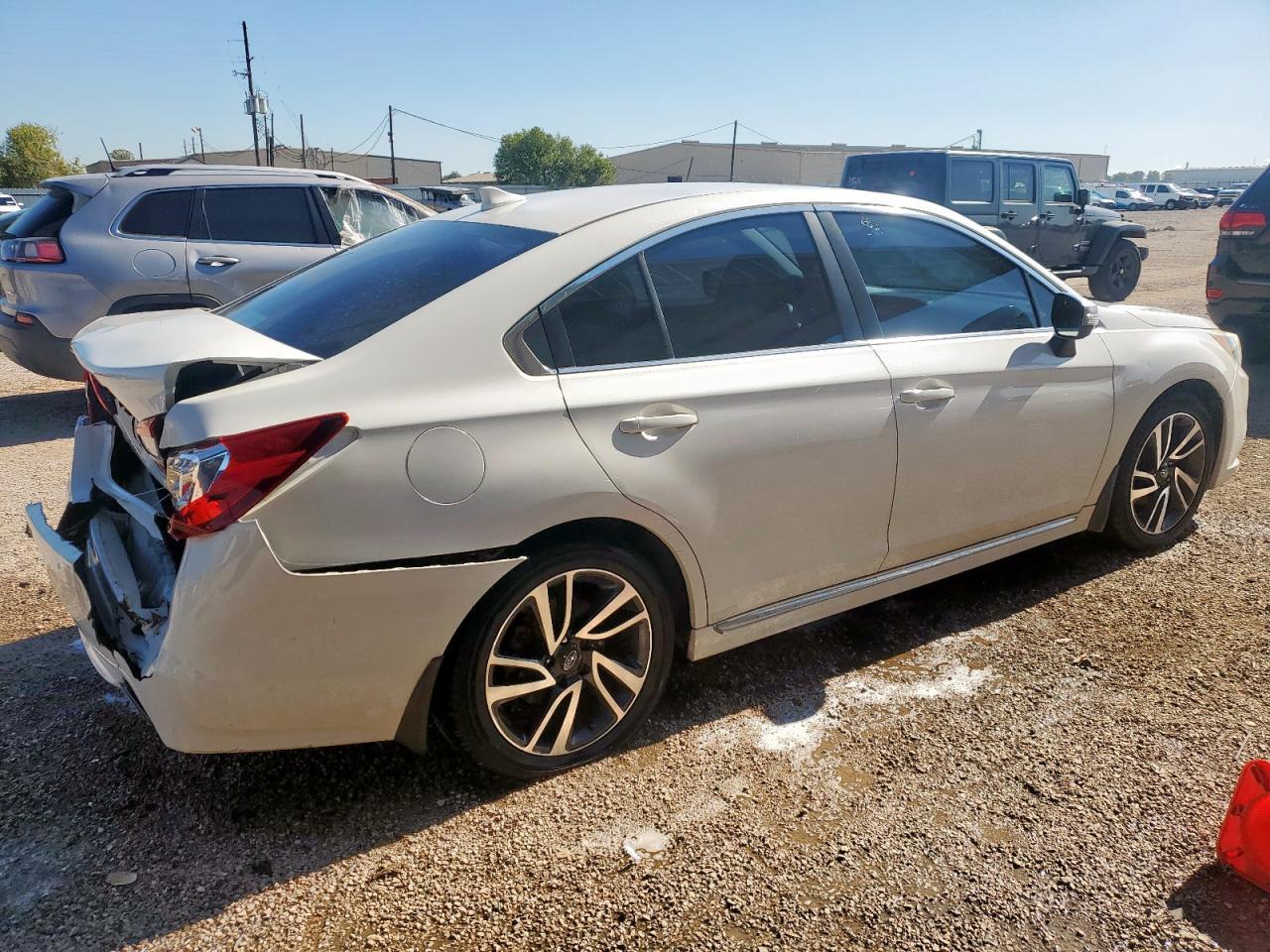2017 SUBARU Legacy
