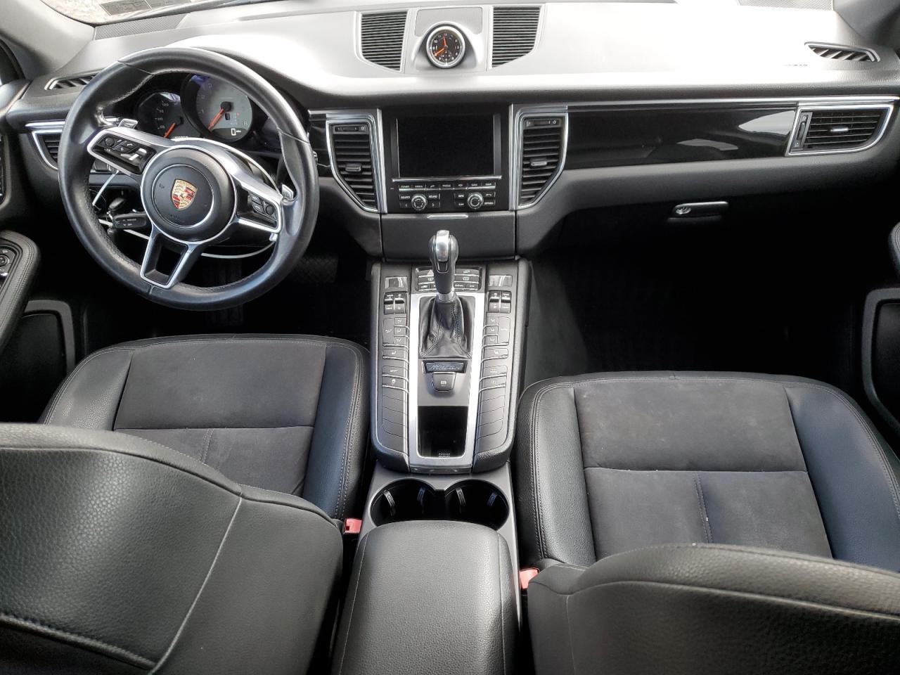 2015 PORSCHE Macan