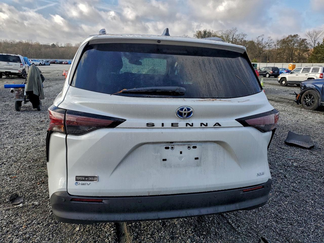 2025 TOYOTA SIENNA