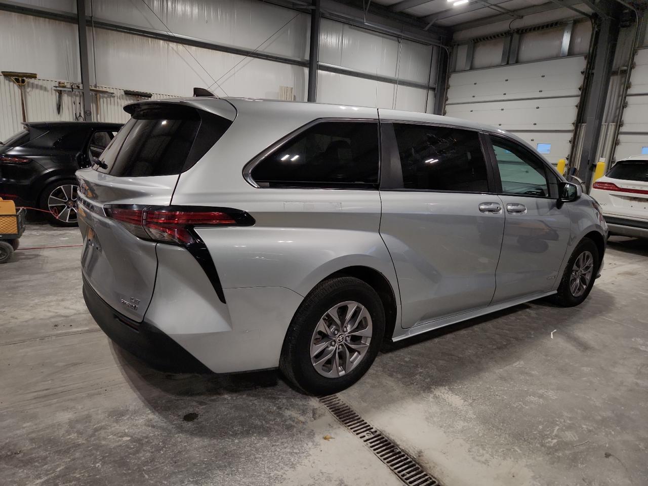 2021 TOYOTA SIENNA