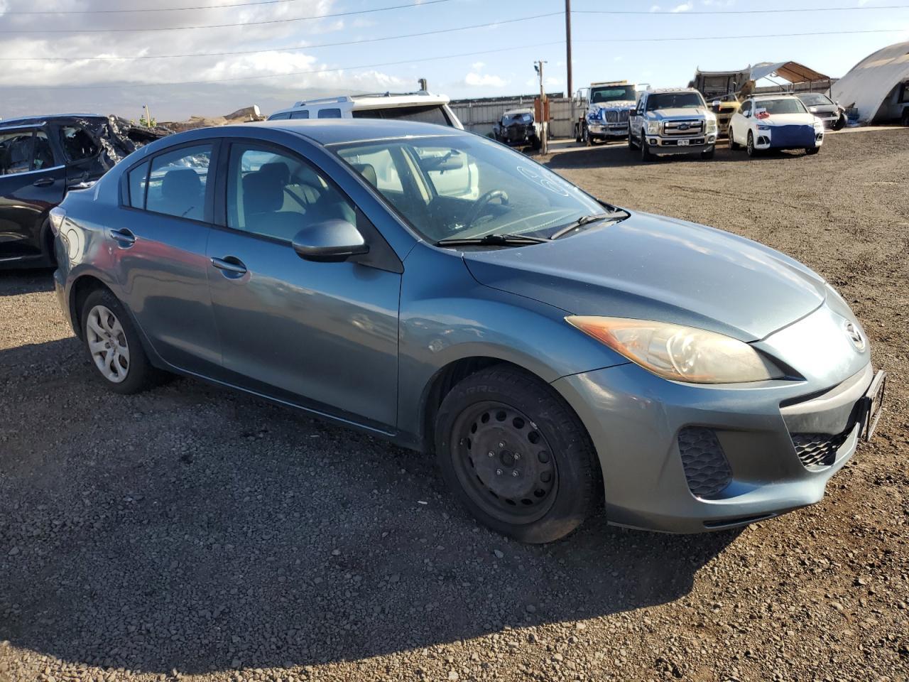 2013 MAZDA 3