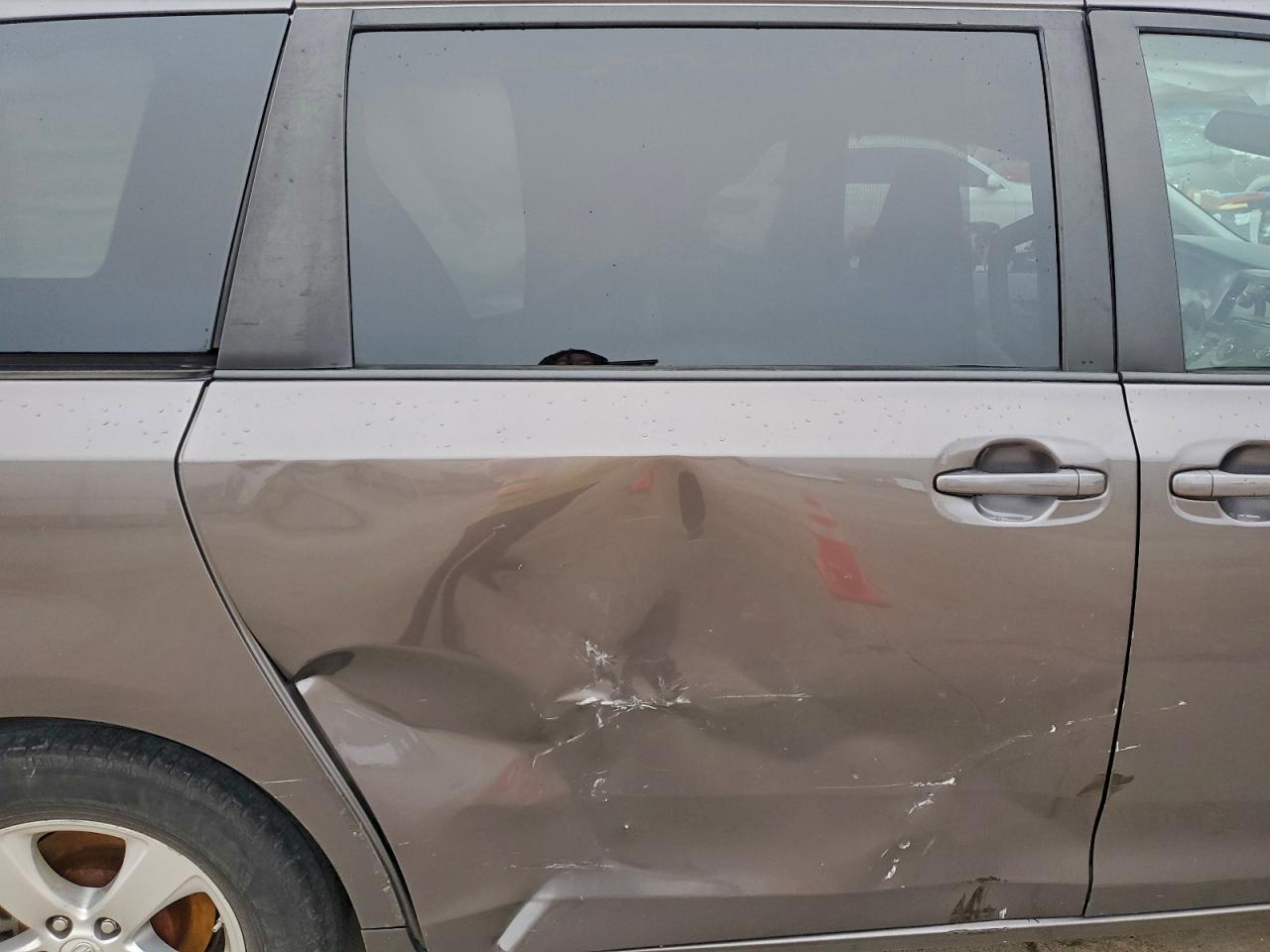 2012 TOYOTA SIENNA