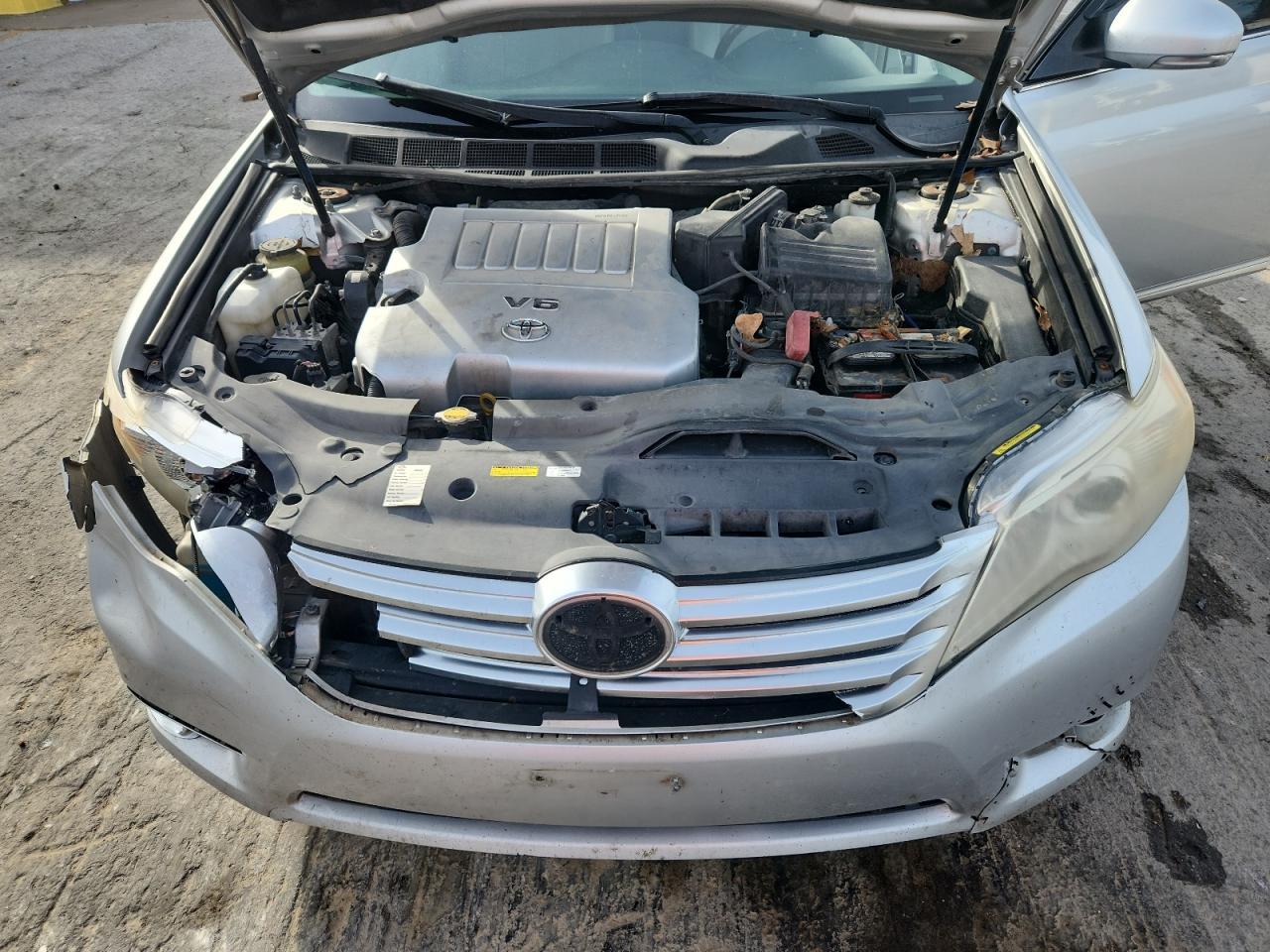 2011 TOYOTA Avalon