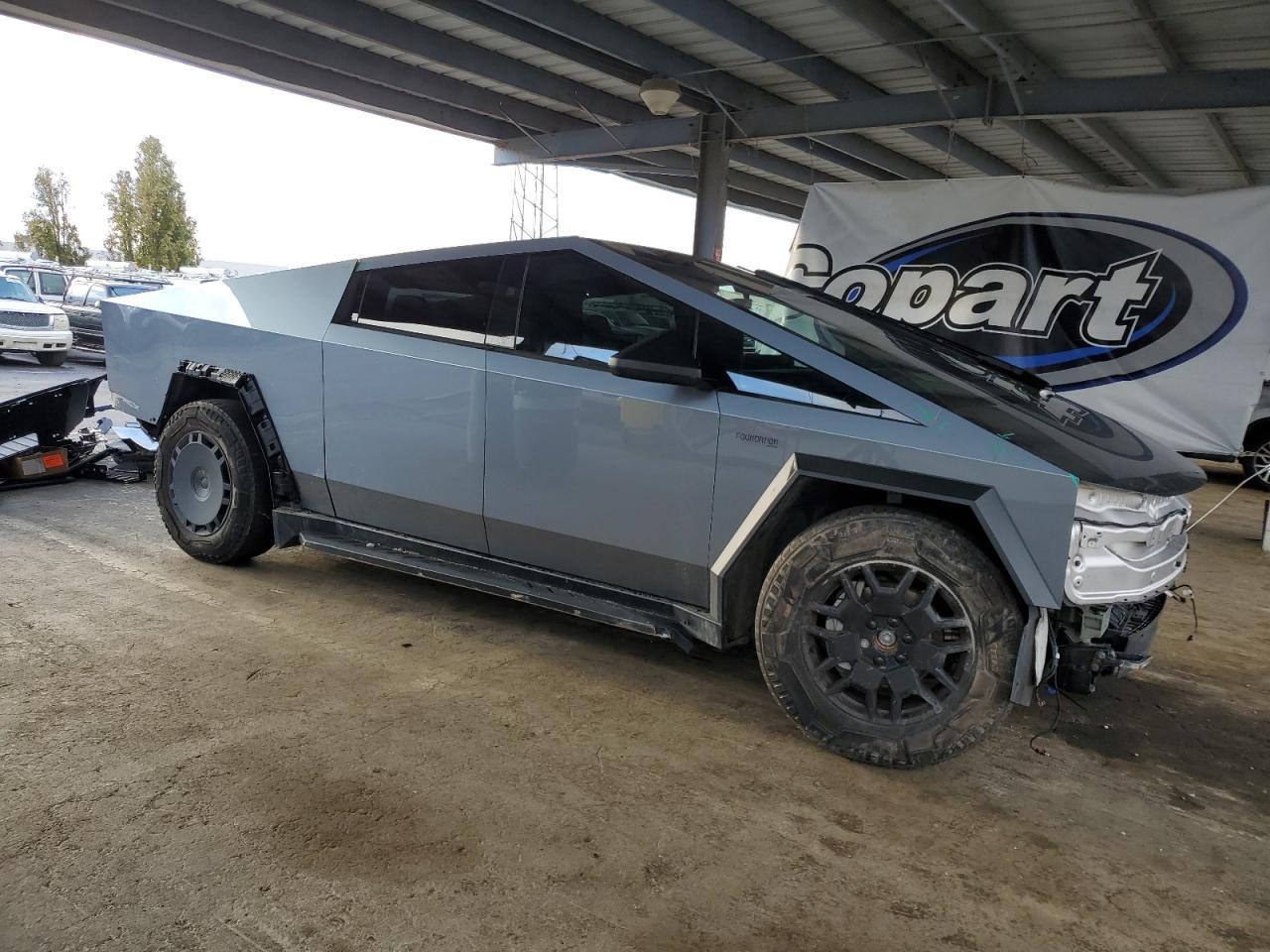 2024 TESLA Cybertruck