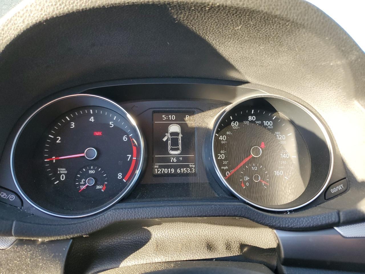 2016 VOLKSWAGEN Passat