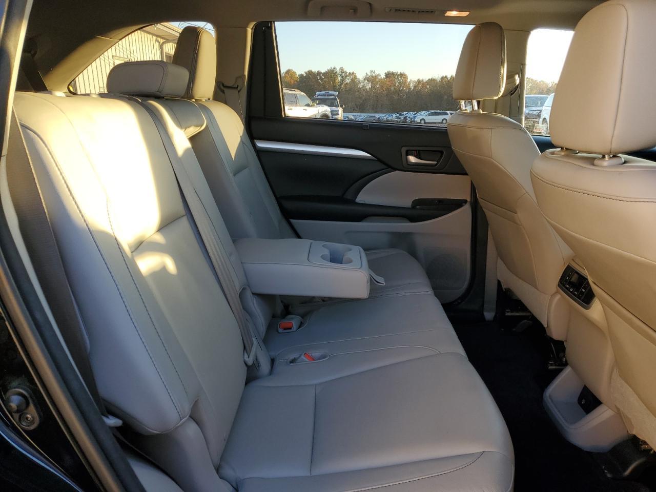 2015 TOYOTA HIGHLANDER