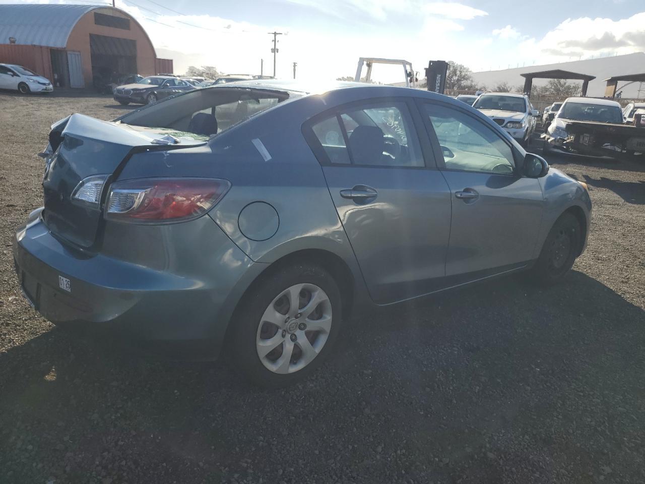 2013 MAZDA 3