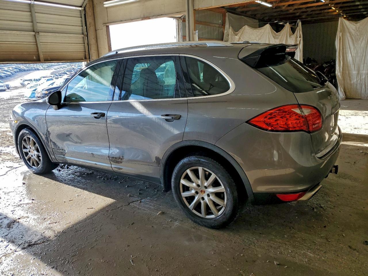 2014 PORSCHE CAYENNE