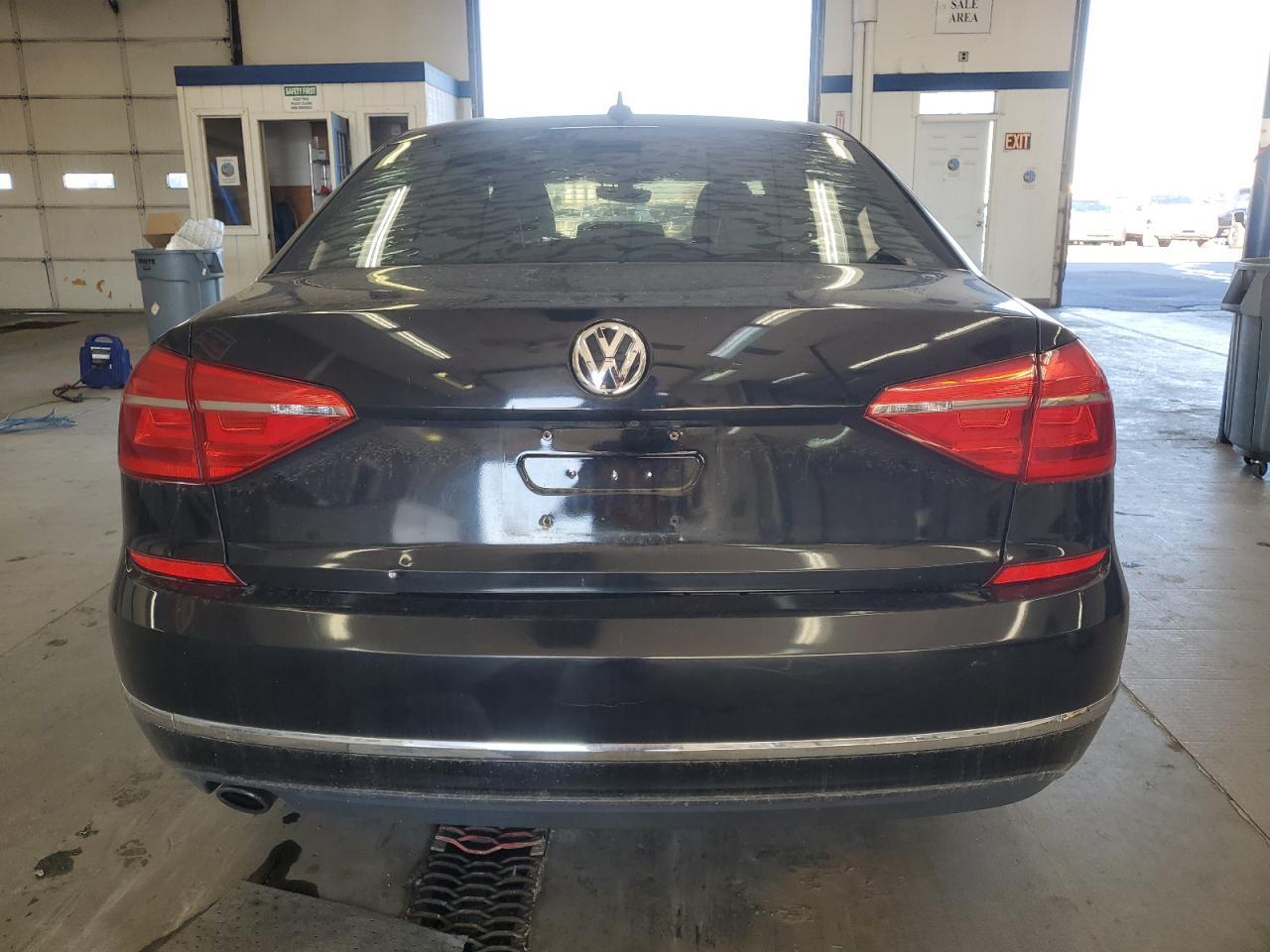 2016 VOLKSWAGEN Passat
