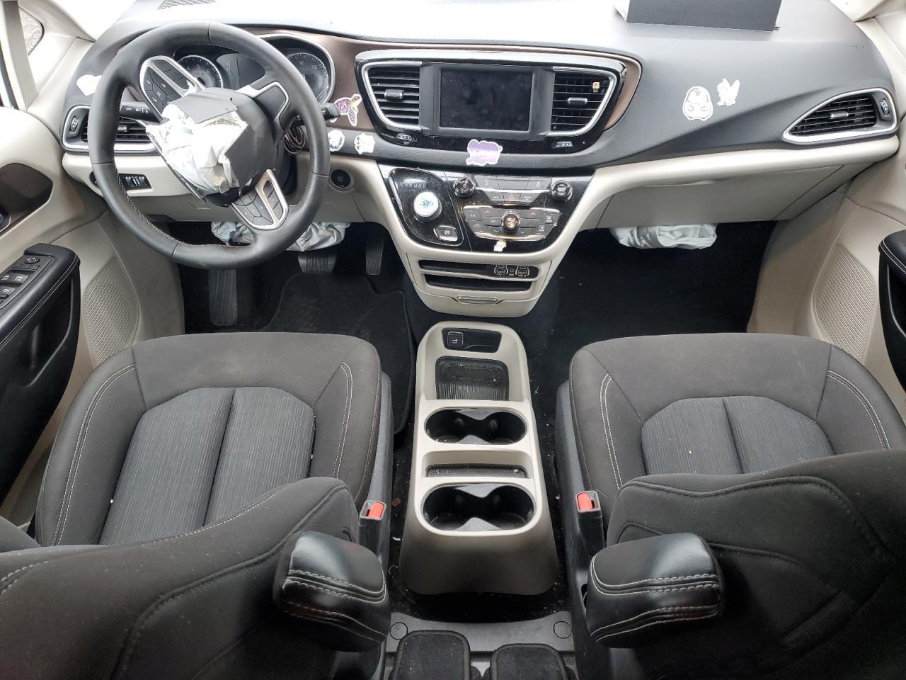 2022 CHRYSLER Voyager