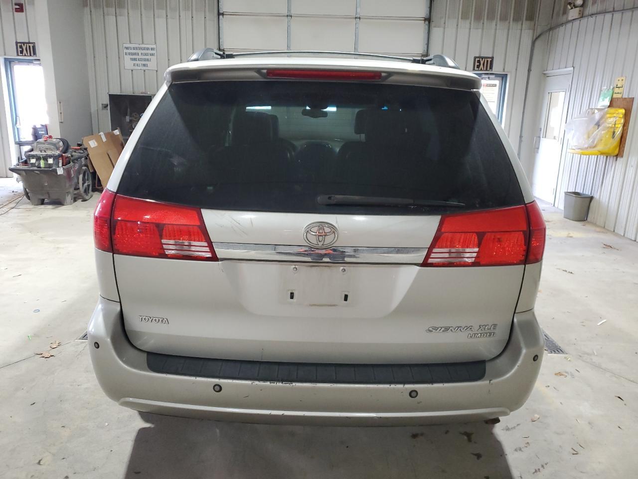 2004 TOYOTA SIENNA