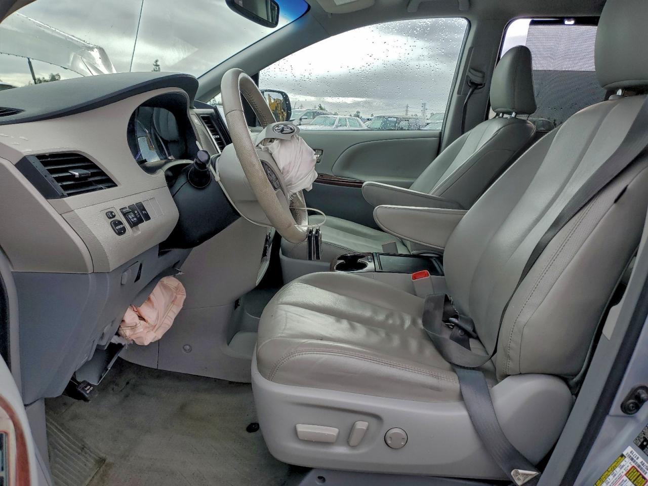 2014 TOYOTA SIENNA