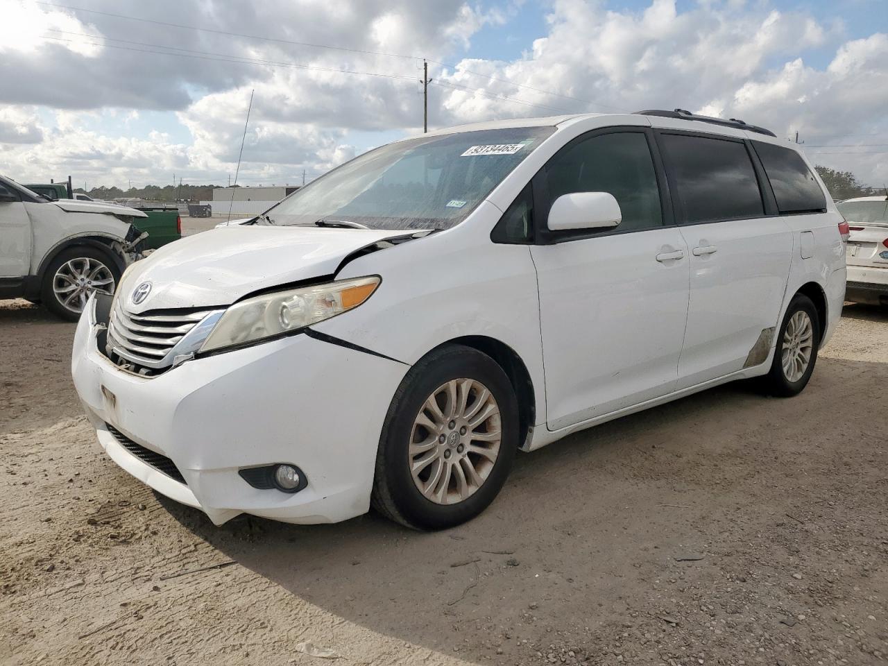 2013 TOYOTA SIENNA