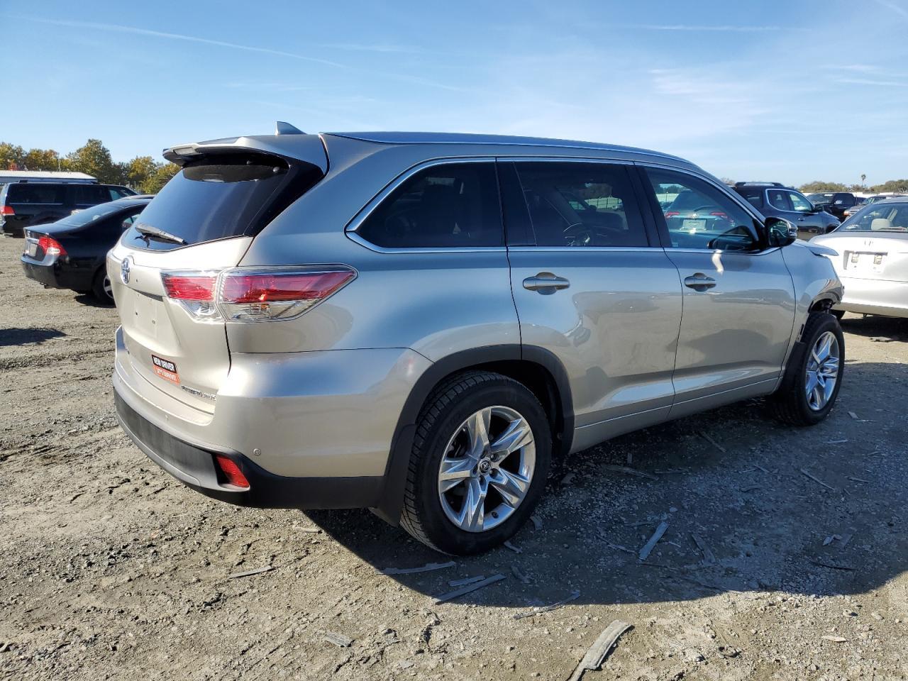 2016 TOYOTA HIGHLANDER