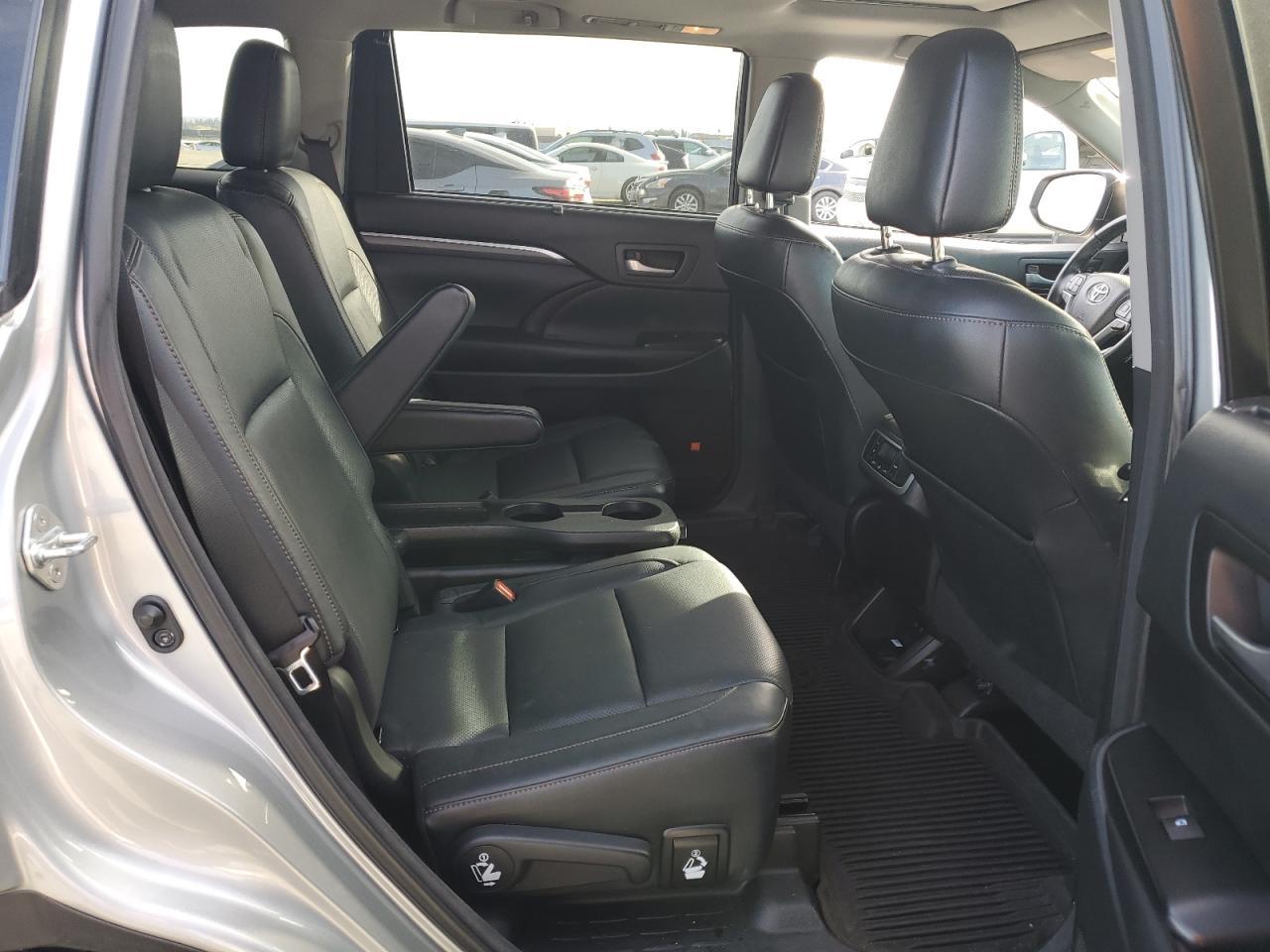 2017 TOYOTA HIGHLANDER