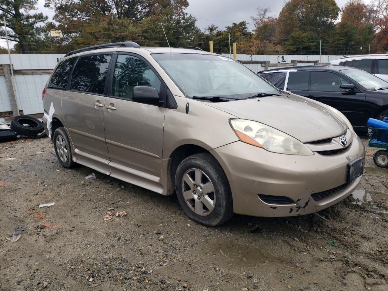 2010 TOYOTA SIENNA