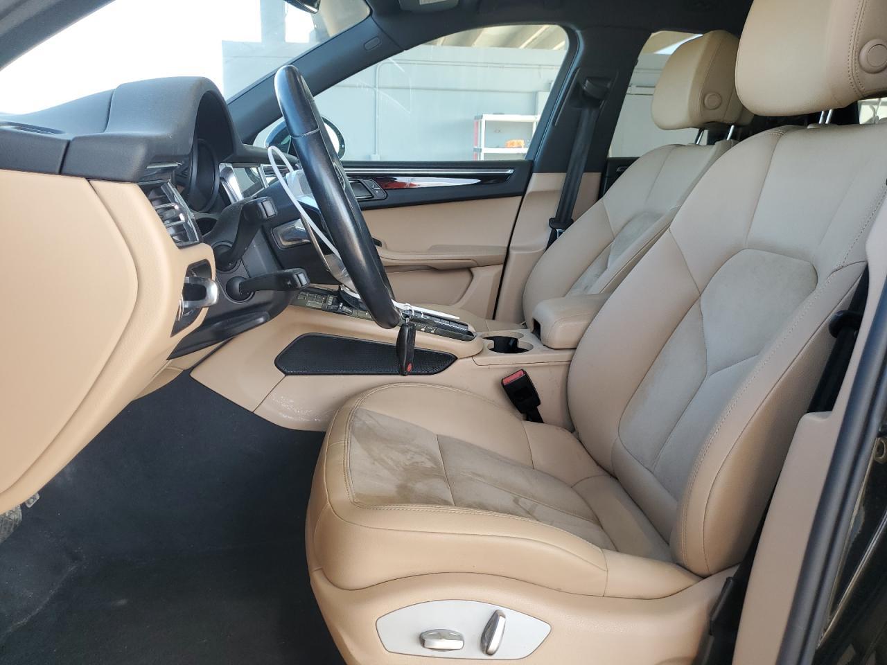 2021 PORSCHE Macan
