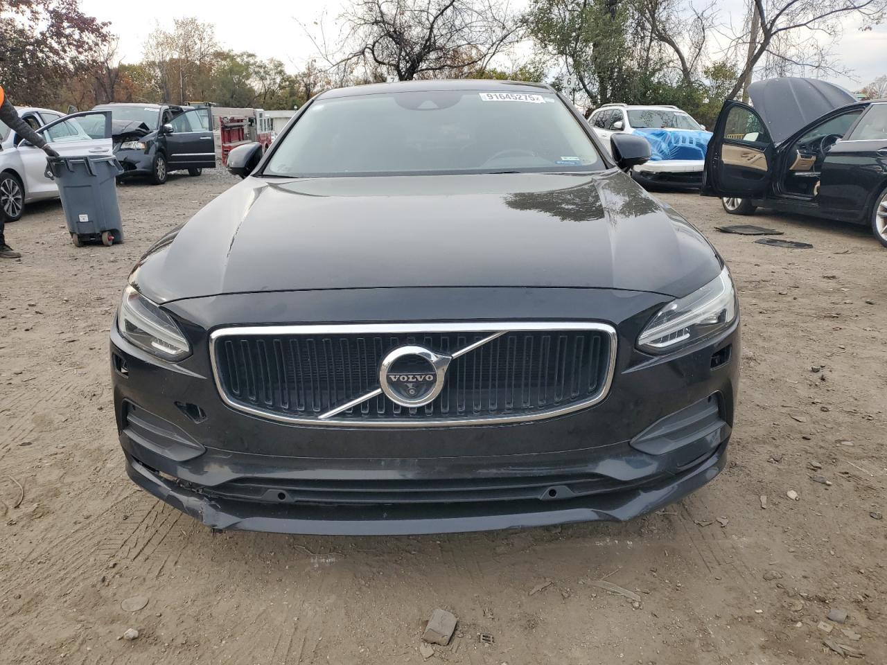 2018 VOLVO S90