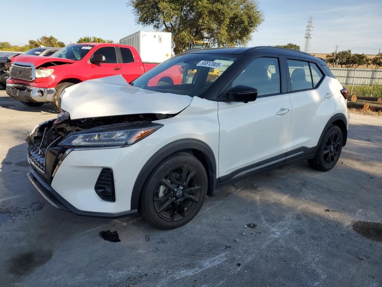 2024 NISSAN KICKS