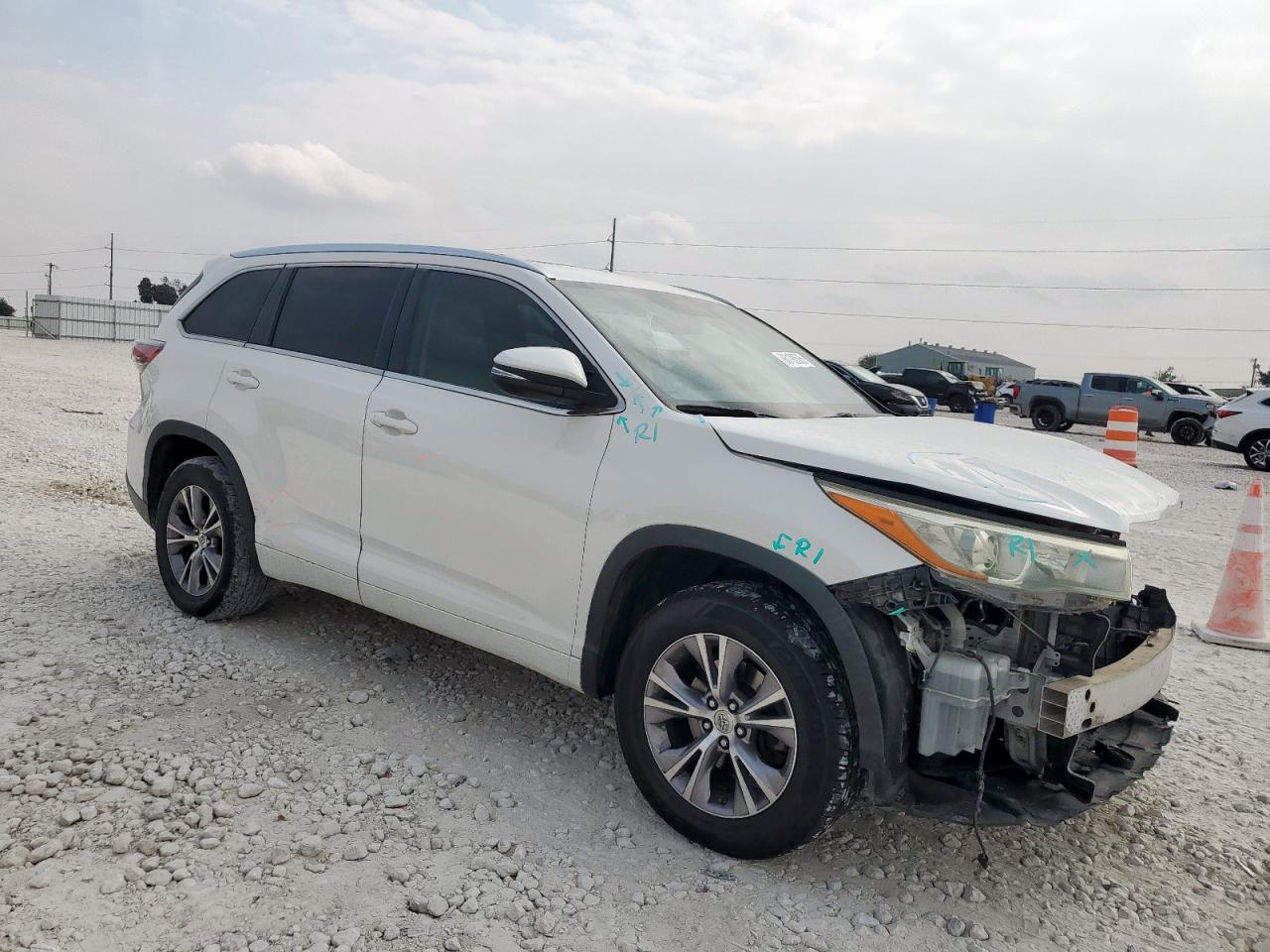 2015 TOYOTA HIGHLANDER