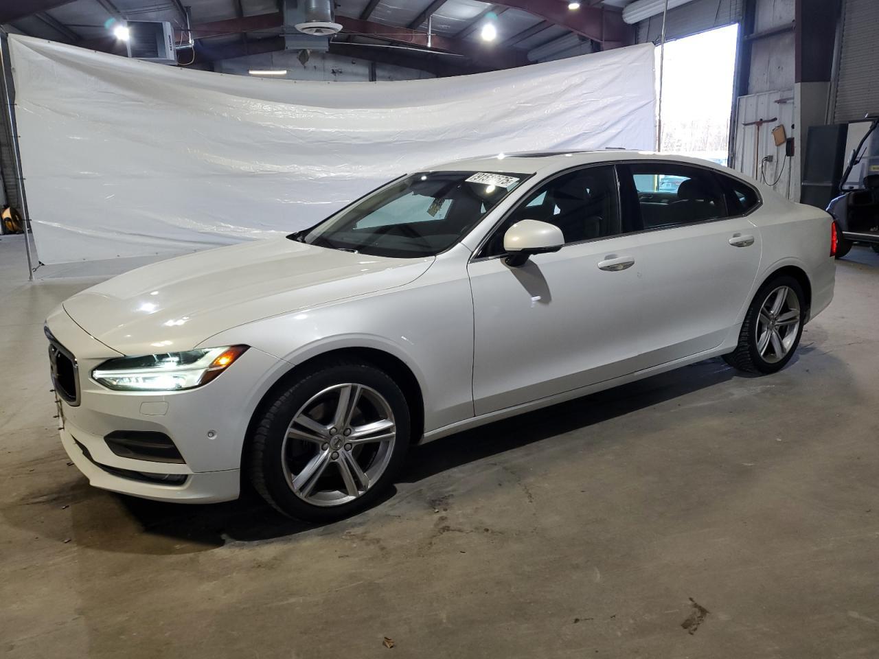 2018 VOLVO S90