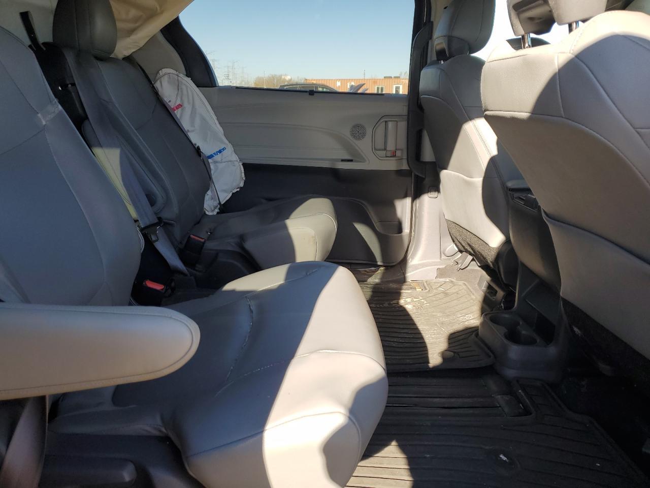 2021 TOYOTA SIENNA