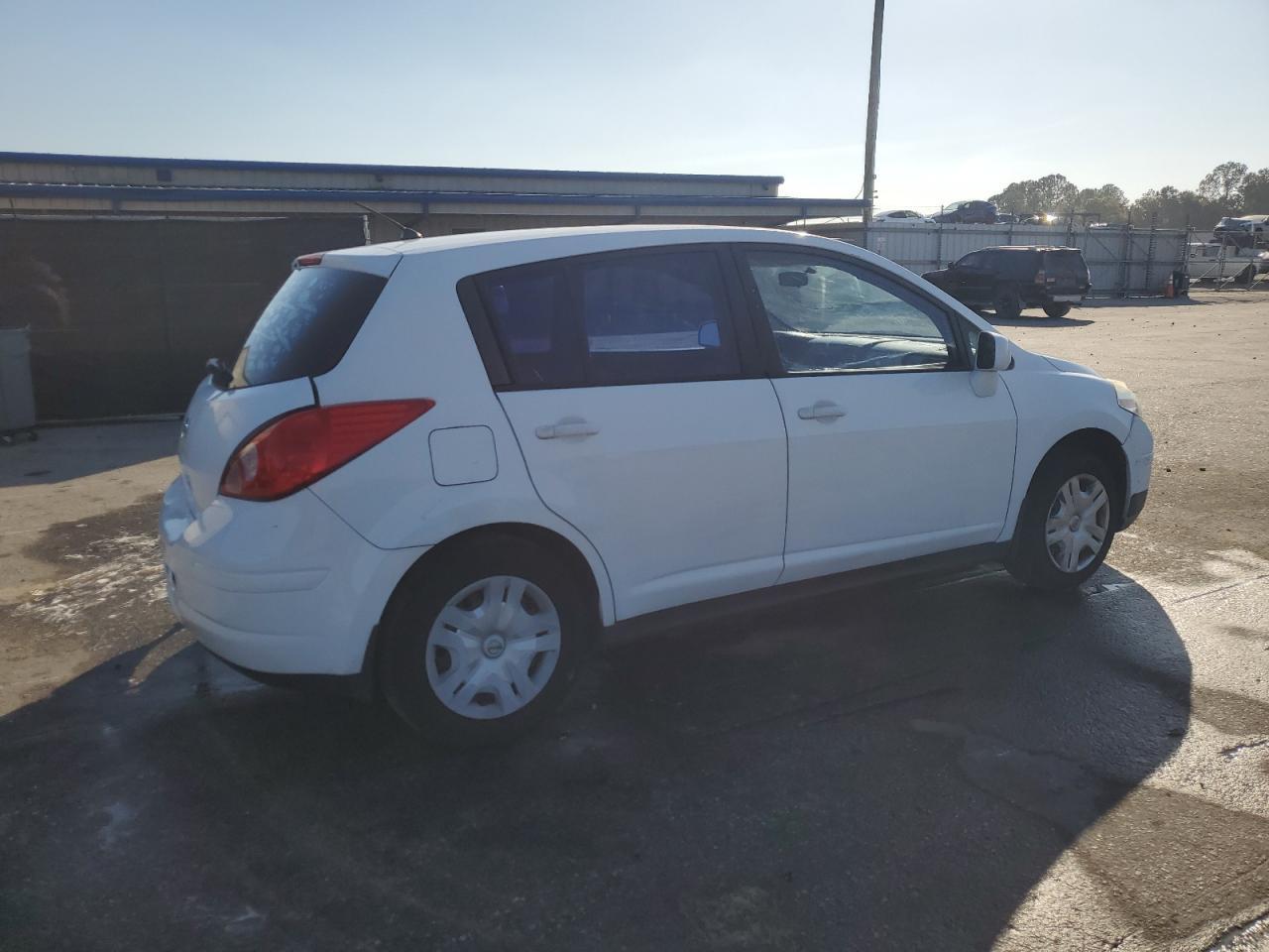 2010 NISSAN VERSA