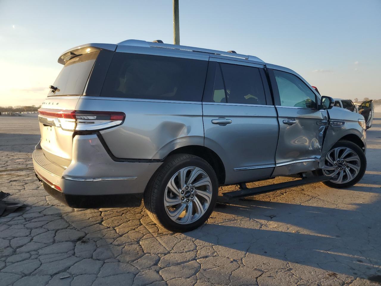 2024 LINCOLN Navigator