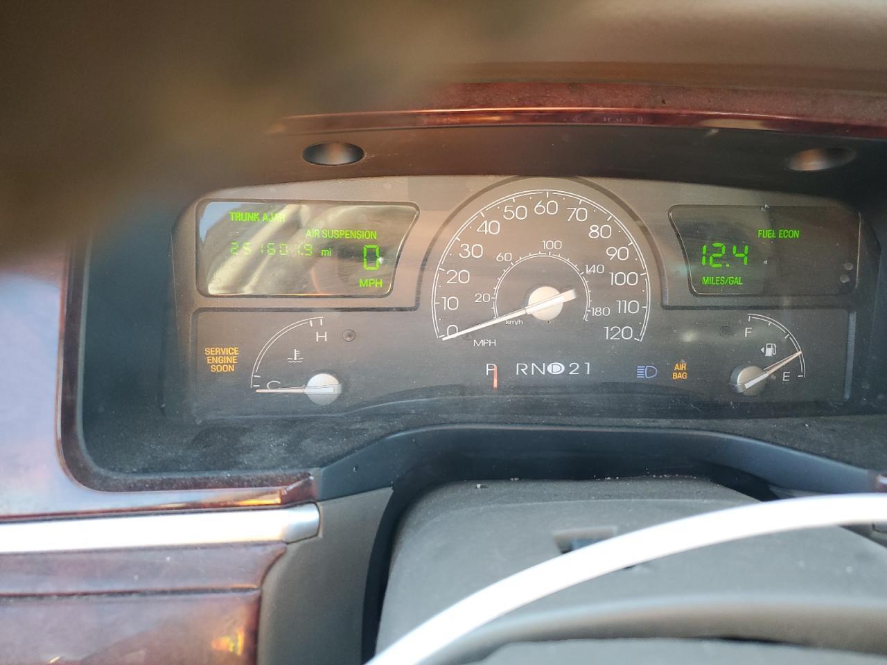 2005 LINCOLN Town Car