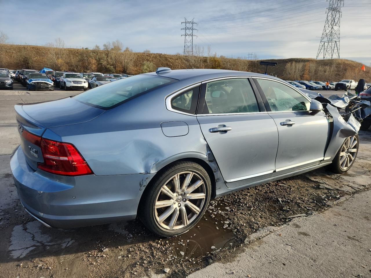 2017 VOLVO S90