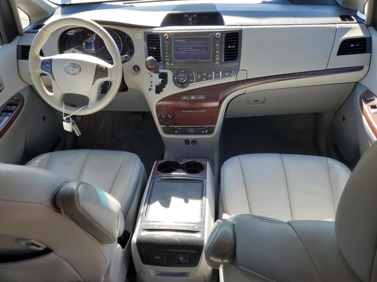 2012 TOYOTA SIENNA
